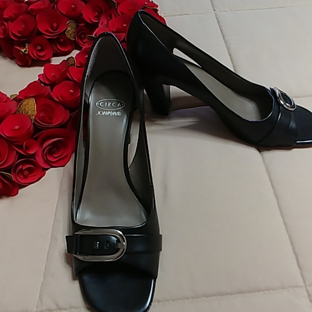 Joan&David Black buckles on side heels NWOT